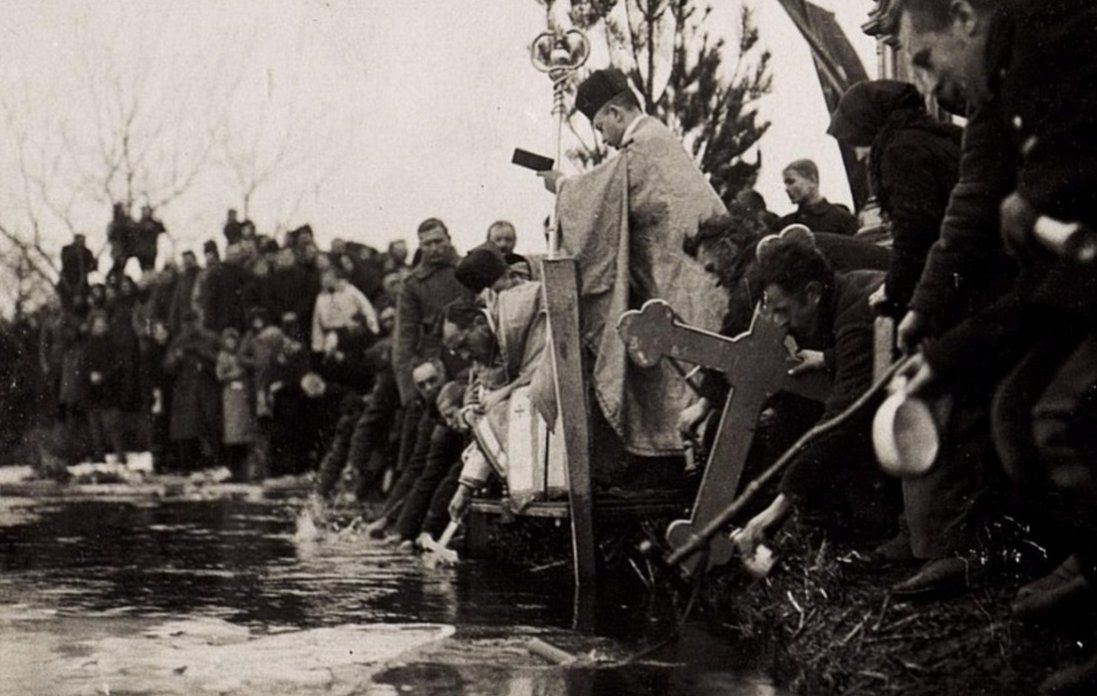 Вражаючі фото Водохреща на Волині 100 років тому