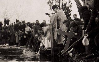 Вражаючі фото Водохреща на Волині 100 років тому
