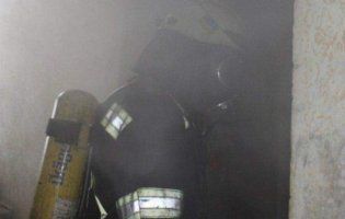 Безхатько підпалив матрац – у луцькій багатоповерхівці гасили пожежу