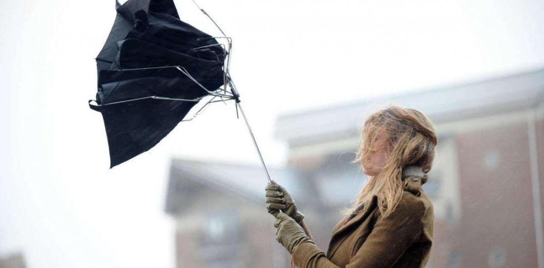 Через сильний вітер в Україні оголосили штормове попередження