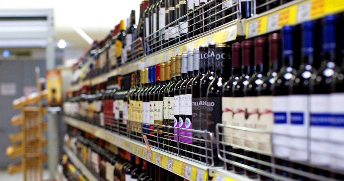 Для боротьби з чорним ринком в Україні змінять правила продажу алкоголю