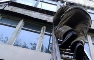 В Одесі спецназ штурмував квартиру, аби врятувати дітей (фото)