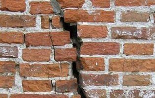 На Харківщині обвалилася стіна – загинула людина