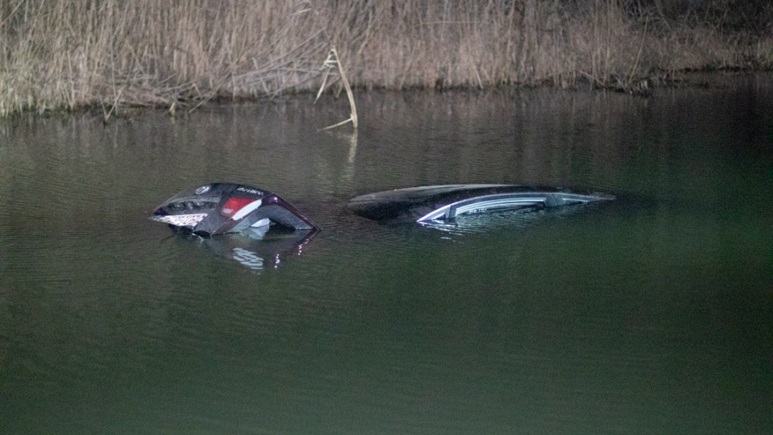 На Київщині авто з 9-річною дитиною потонуло у річці (фото,відео)