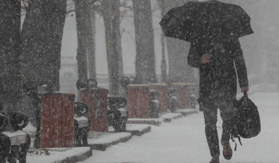 З дощами і снігом – до України наближається циклон