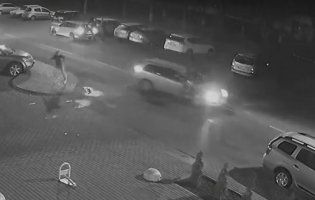 «Пішохід наче кинувся під колеса»: опублікували відео ДТП у Луцьку