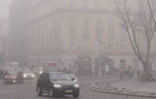 Українських водіїв попереджають про туман і ожеледицю