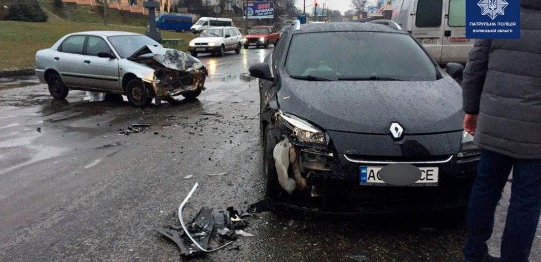 Ранок аварій в Луцьку: збили пішохода і розтрощені передки (фото)