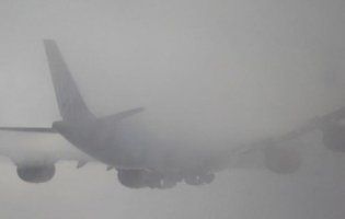 Через туман легковик влетів під вантажівку і скасовують вильоти з Києва