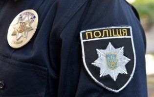 У Києві поліція затримала осіб, які розклеїли проросійську рекламу (фото)