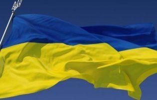 Як окупанти на Донбасі познущалися над прапором України (відео)