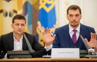 У Гончарука різко впав, у Зеленського — стабільно: нові рейтинги українських політиків