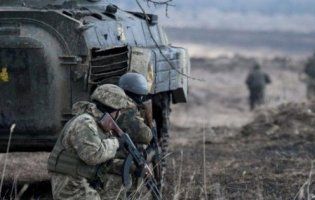 На Донбасі бойовики обстрілюють ЗСУ: двоє поранених