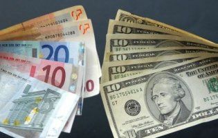 Долар і євро різко подешевшали