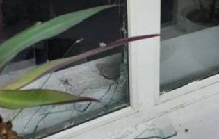 Поліція з’ясовує, хто побив вікна луцьким муніципалам