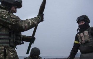 Обстріли на Донбасі: поранили українського бійця