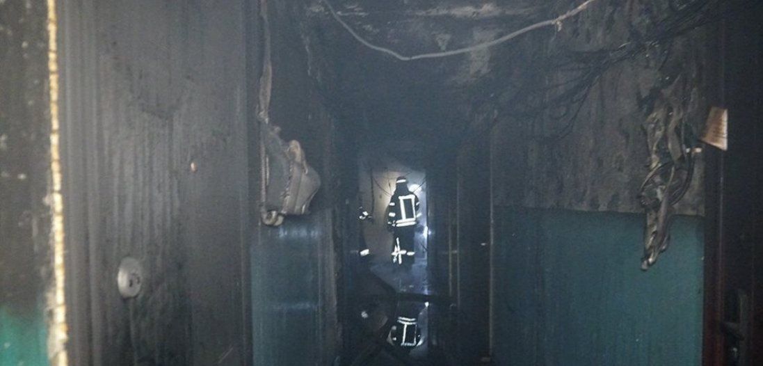 У Дніпрі горів гуртожиток – є отруєні та обгорілі (фото, відео)