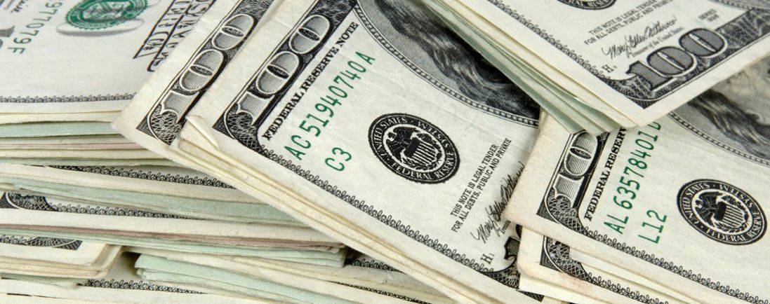 Долар подешевшав, євро – ще більше. Курс валют на сьогодні