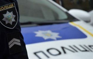 У Львові водій під наркотиками затиснув вікном руку поліцейського і почав тікати (відео)