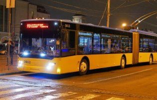 В Одесі горів тролейбус - пасажирів евакуювали (відео)