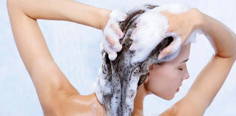 Що означає мити волосся уві сні?