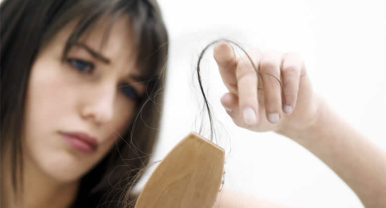 Причини випадіння волосся у жінок