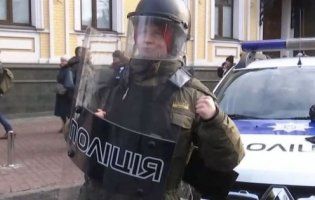На Рівненщині затримали групу людей за напади на поліцейських