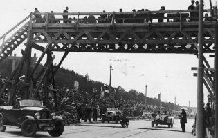 Автоперегони в Львові на фото 1930 року (фото)
