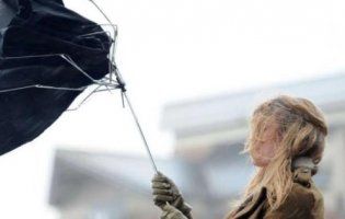 Через сильний вітер в Україні оголосили штормове попередження