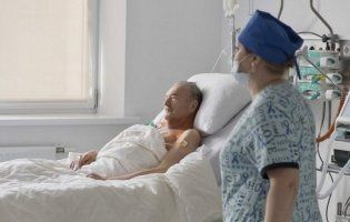 У Києві пенсіонеру імплантували механічне серце