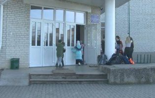 У Луцьку учні 13 школи не хочуть переходити в інші навчальні заклади (відео)