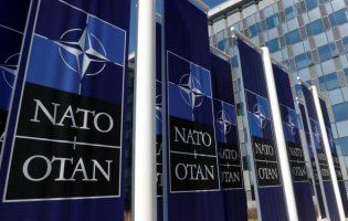 НАТО закликає Росію вивести війська з Донбасу. Вже 3 роки закликає