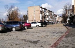 Як у Луцьку ремонтують двори на вулиці Наливайка (фото)