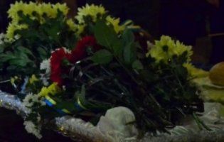 У Луцьку прощаються з померлим на Донбасі офіцером (фото)