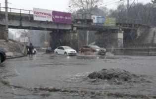 Негода в Україні: загибла і травмовані люди, понад 500 знеструмлених населених пунктів