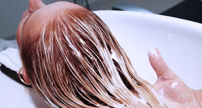 Як змити фарбу з волосся: ефективні способи