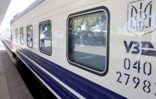 Поліцейські супроводжуватимуть пасажирів у потягах «Укрзалізниці»