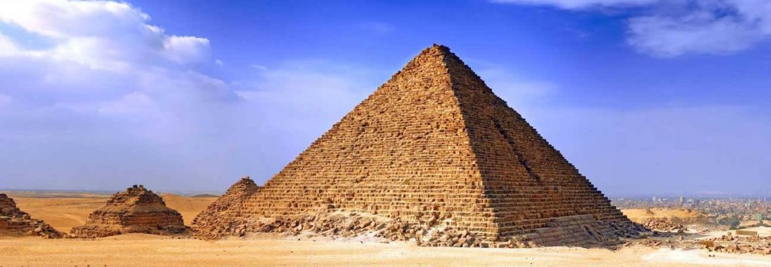 У Єгипті юнак впав з піраміди та помер