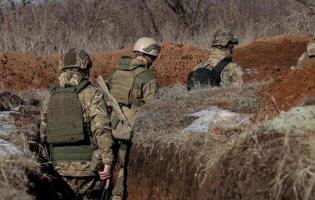 На Донбасі бойовики маскують танки та ракетні системи