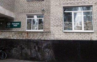 На Донбасі бойовики обстріляли школу – учнів та вчителів евакуювали у бомбосховище