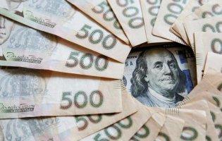 Чому в Україні різко здорожчав долар
