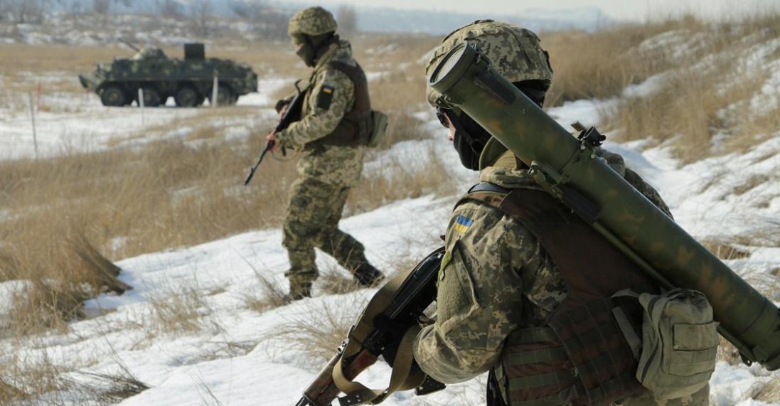 На Донбасі поранено українського військового