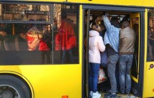 У Києві борються з натовпами пасажирів: кому та які штрафи загрожують