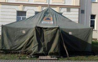 В українських містах встановили намети для перевірки хворих на коронавірус