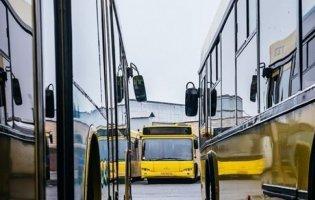 Не пускали без масок: у Кропивницькому пасажири розбили скло в автобусі