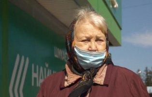 Виходити на вулицю, купити ліки, заплатити комуналку: що дозволено робити пенсіонерам в Україні