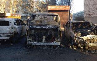 У Луцьку вночі згоріли три автомобілі