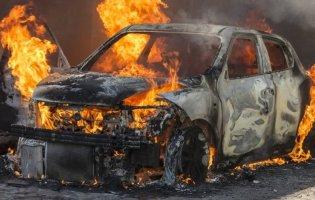 Біля Волинської ОДА вдень згоріло авто