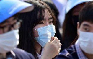 В Китаї нова потужна хвиля коронавірусу: сотня заражених