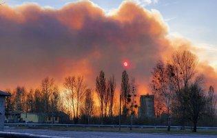Вогонь в Чорнобилі підбирається до АЕС